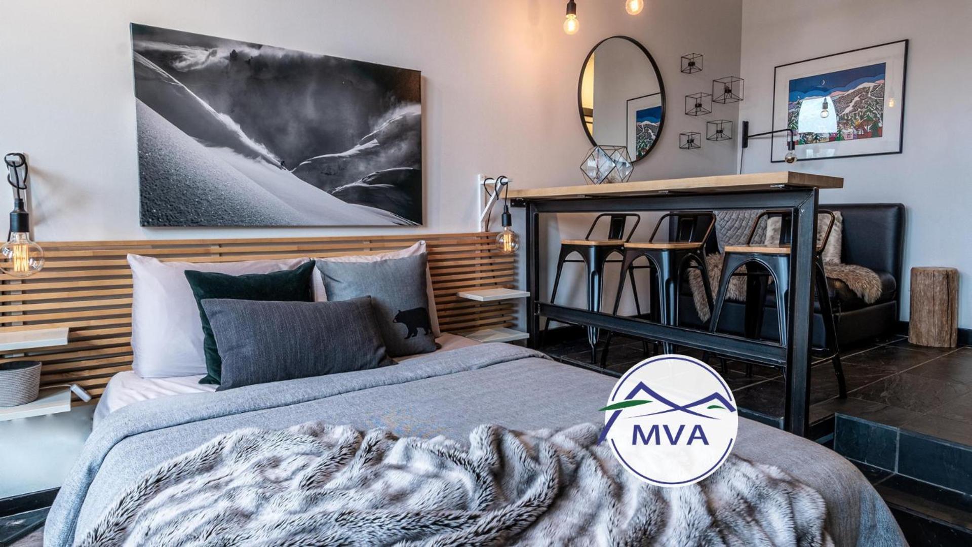 Alpenglow Lodge Queen Boho Studio By Mva Whistler Bagian luar foto