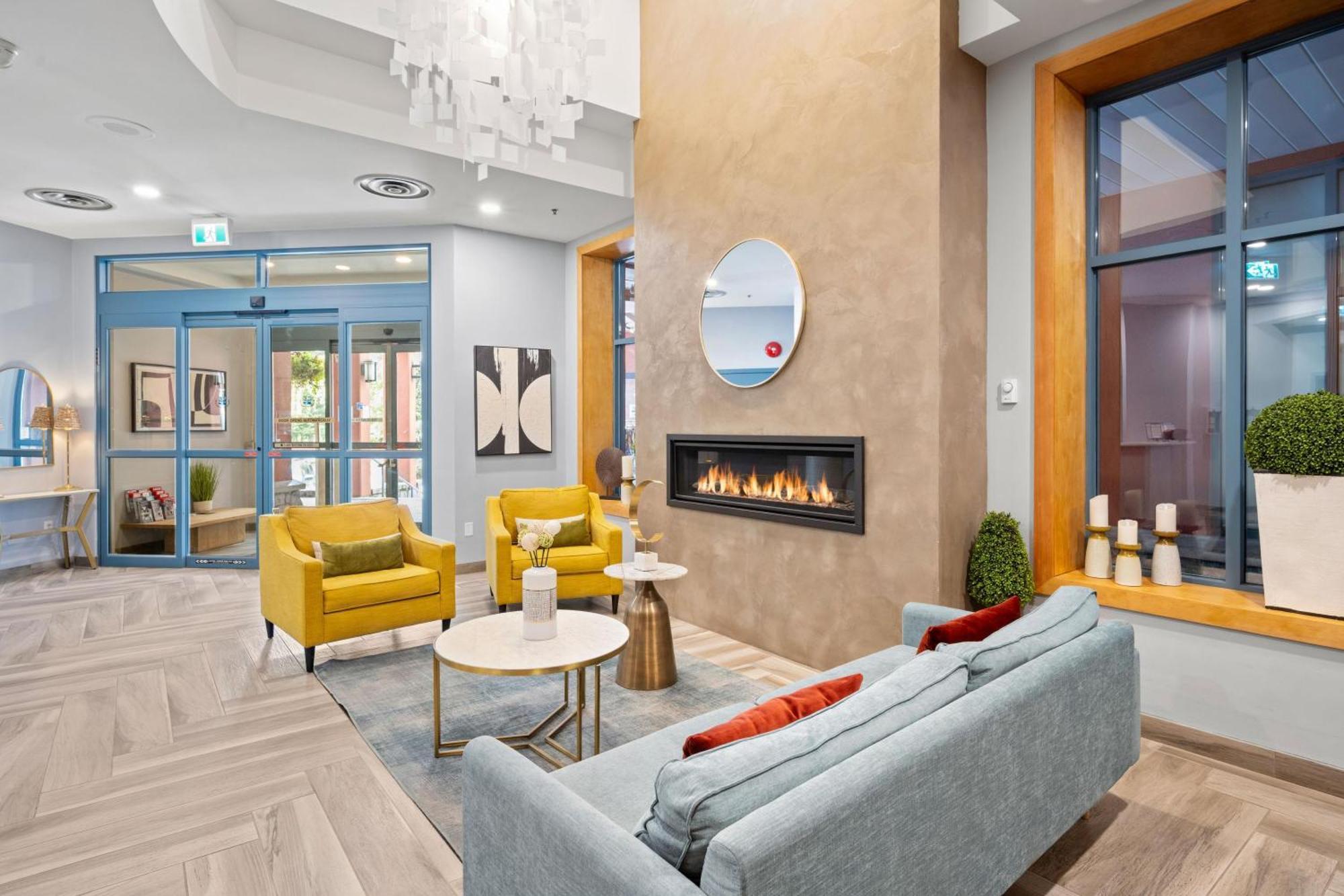 Alpenglow Lodge Queen Boho Studio By Mva Whistler Bagian luar foto