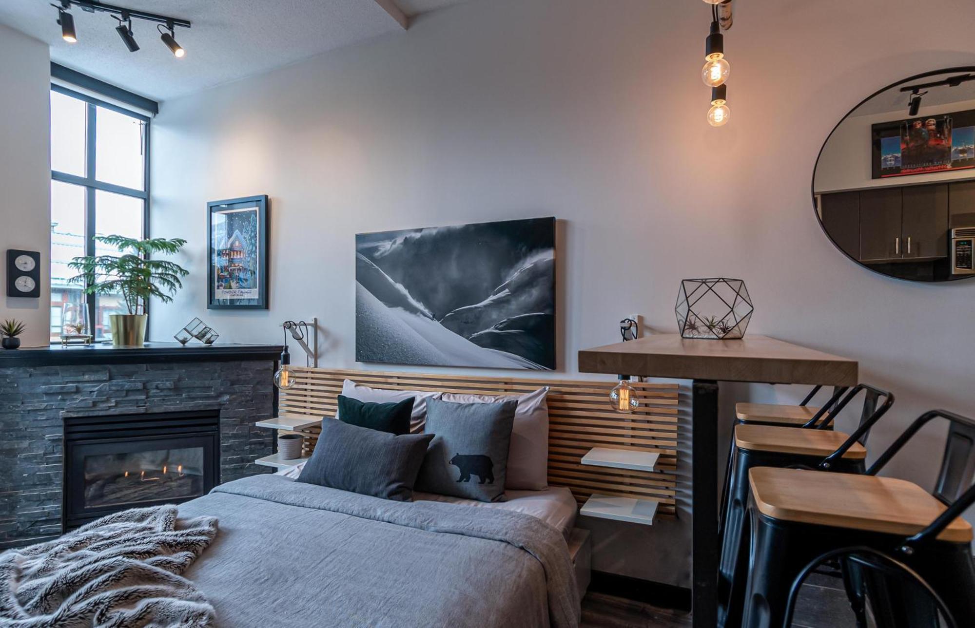 Alpenglow Lodge Queen Boho Studio By Mva Whistler Bagian luar foto