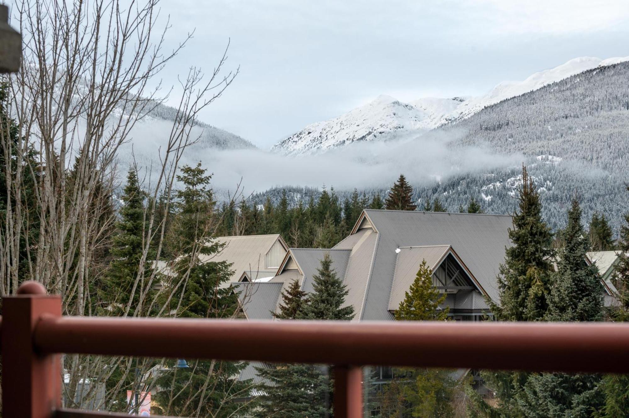Alpenglow Lodge Queen Boho Studio By Mva Whistler Bagian luar foto