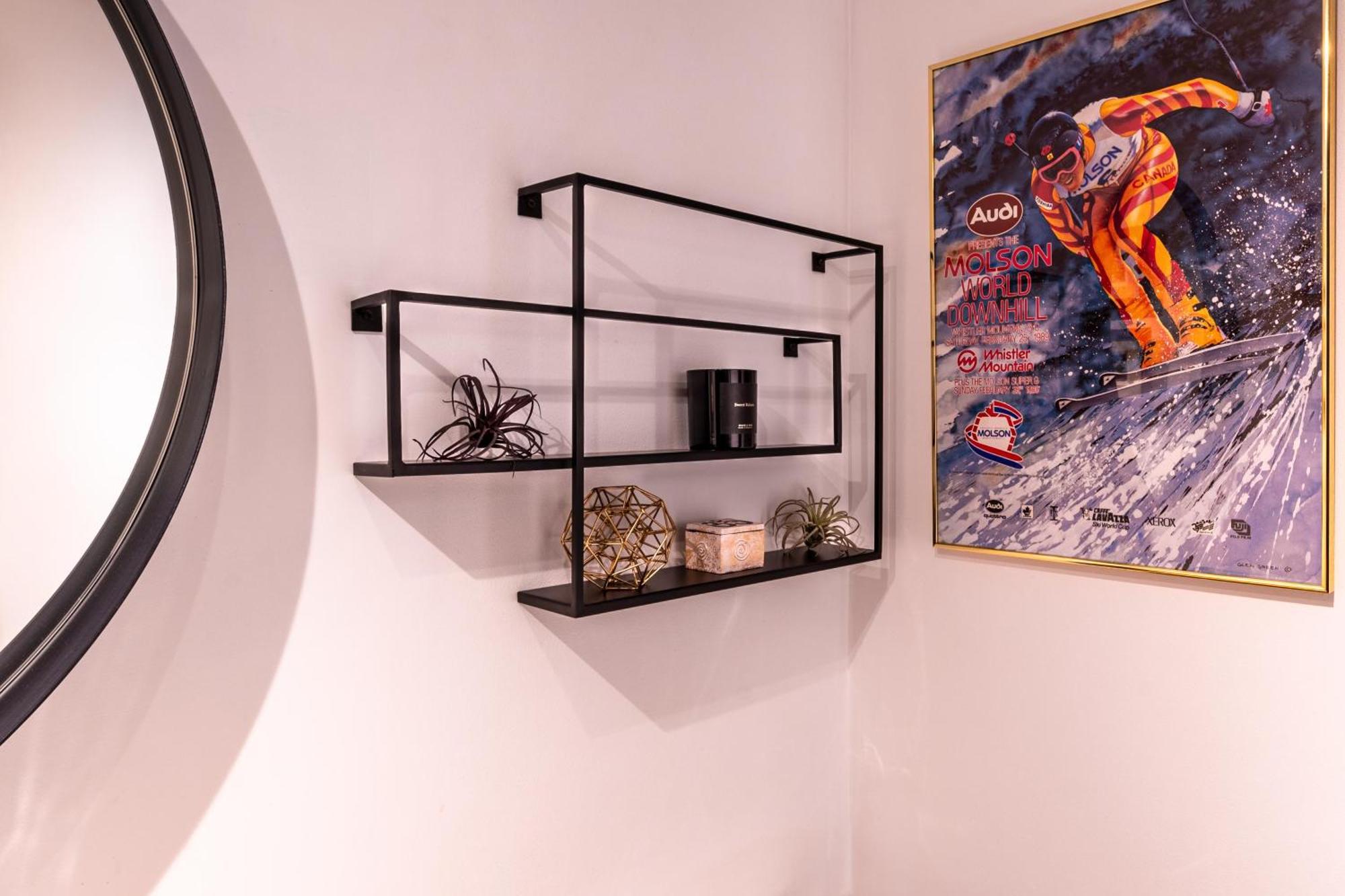 Alpenglow Lodge Queen Boho Studio By Mva Whistler Bagian luar foto